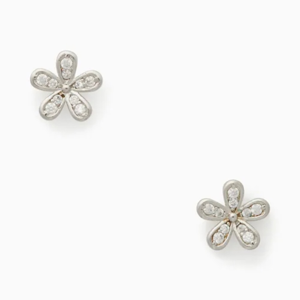 NWT ♠️Kate Spade♠️ Gleaming Gardenia Flower Studs, Silver - Picture 2 of 8